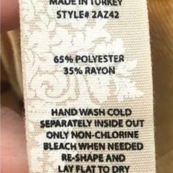 NEW Medium; runs large. Armpit to armpit 32”. Top of shoulder to bottom 32” - Picture 5 of 5